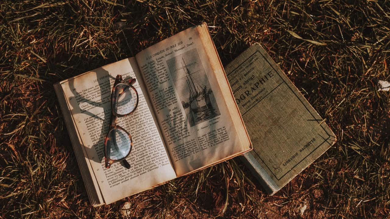Beda Teks Sejarah dan Biografi