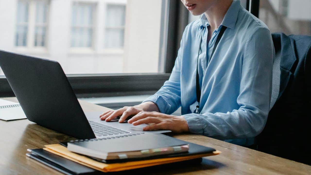 Konjungsi Antarkalimat: Pengertian, Jenis dan Contohnya