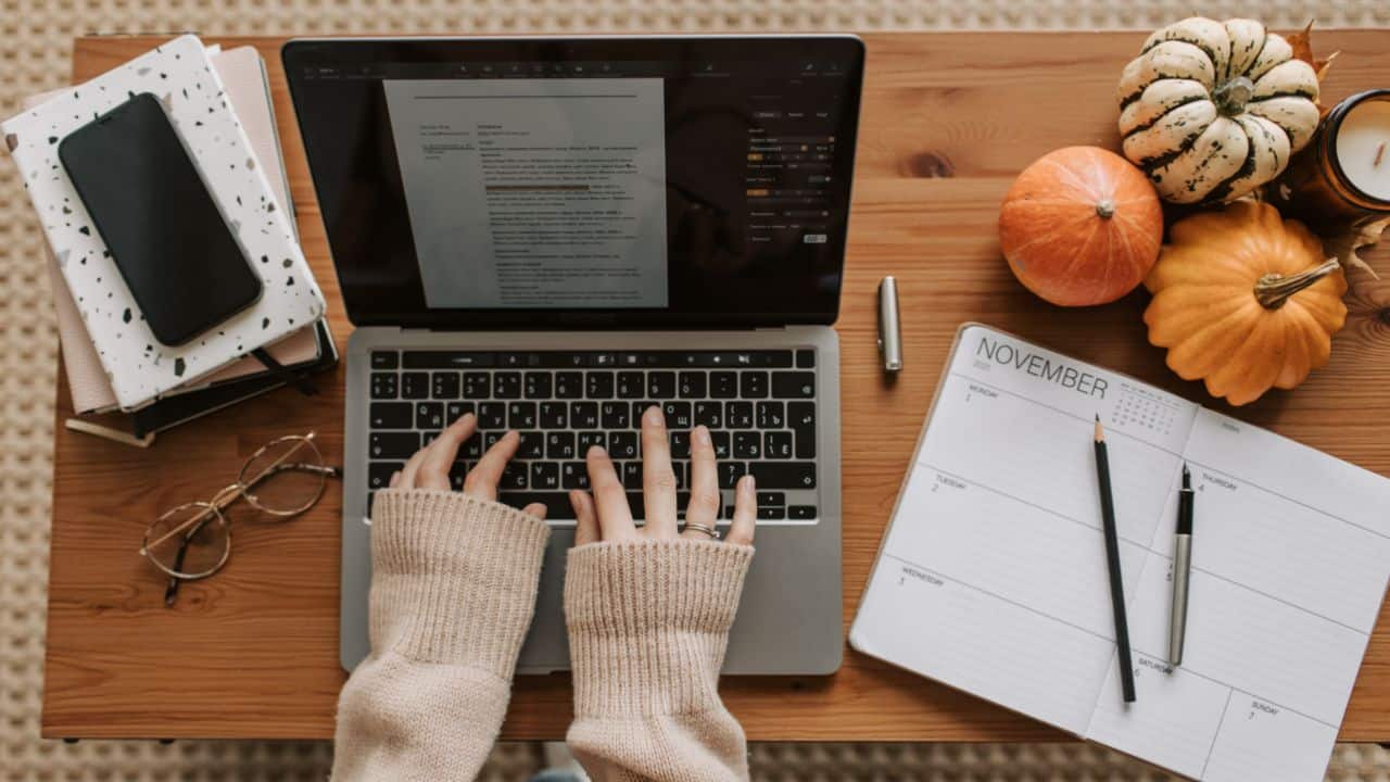 Panduan Menerbitkan Buku dari KTI (Skripsi, Tesis, Disertasi sampai Laporan Hasil Penelitian)