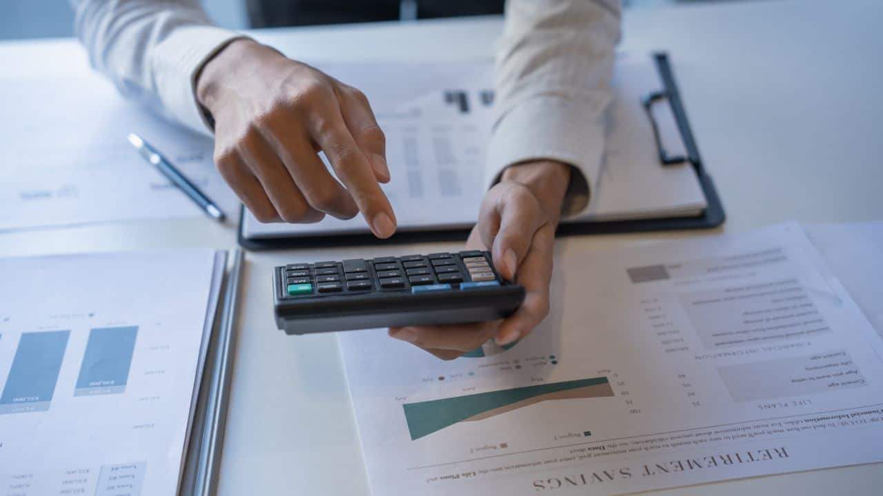 Gambaran Biaya Jasa Editing Naskah Buku dan Lama Waktu Pengerjaannya di Detak Pustaka