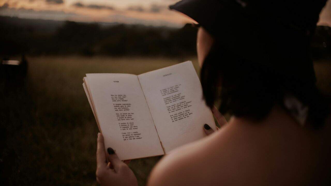 Fungsi dan Jenis Tema Puisi yang Perlu Penulis Pahami