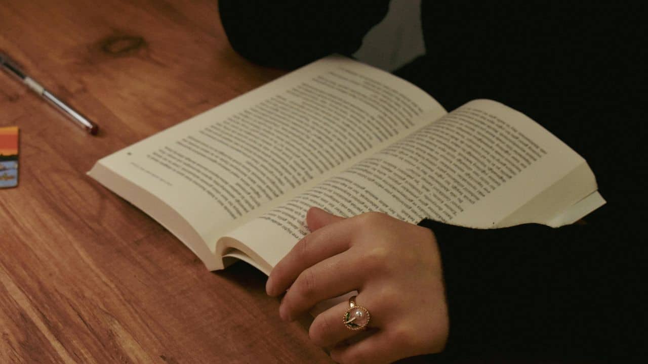 Rekomendasi Buku Novel Berlatar di Jepang yang Patut Kamu Baca