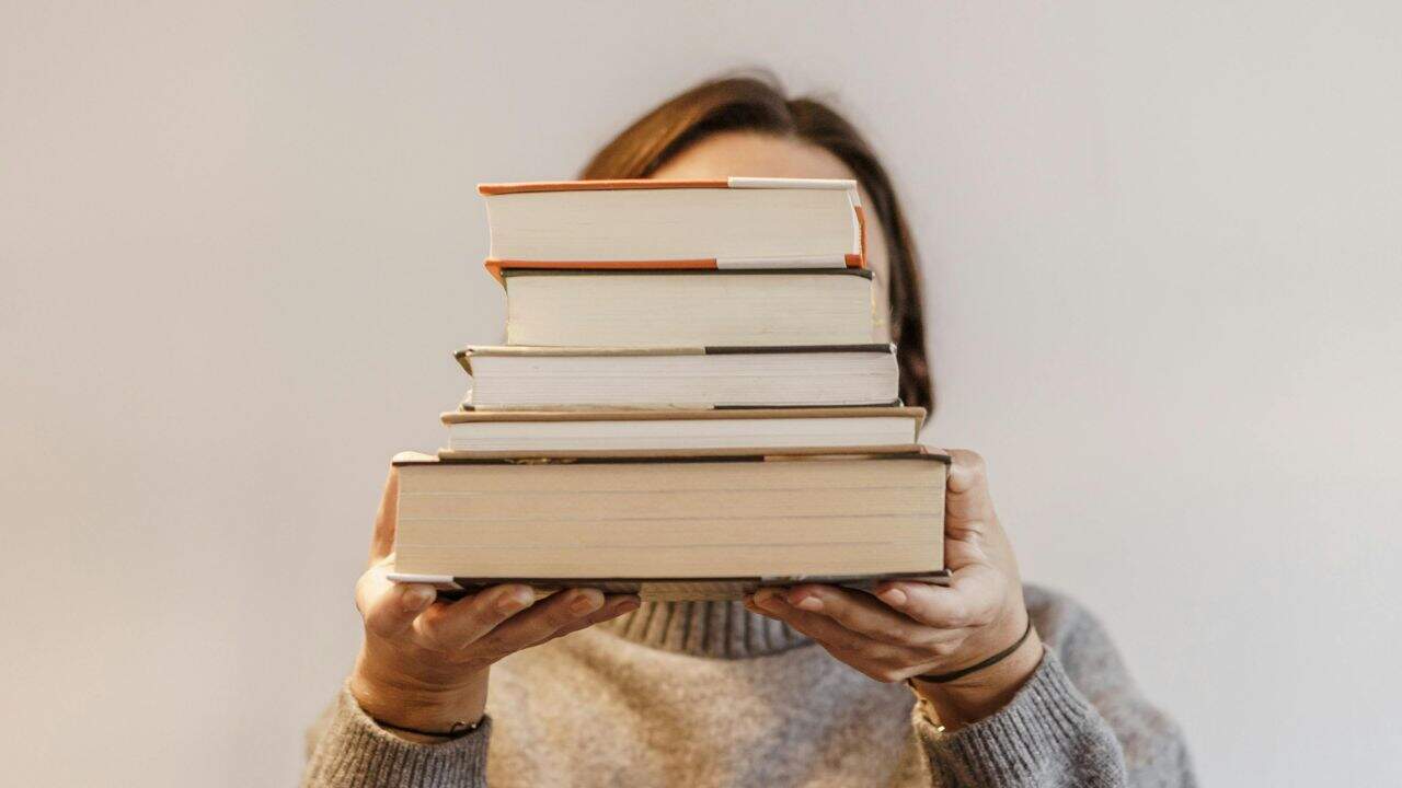 10 Aspek yang Harus Dipertimbangkan dalam Memilih Penerbit Buku