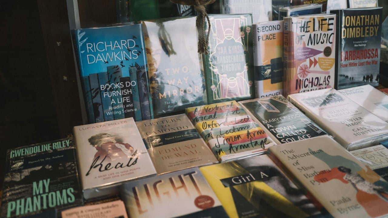 8 Ciri Karya Tulis Nonfiksi yang Perlu Kamu Ketahui