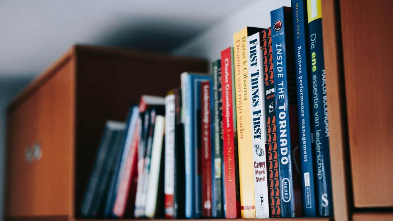 8 Ciri Karya Tulis Nonfiksi yang Perlu Kamu Ketahui