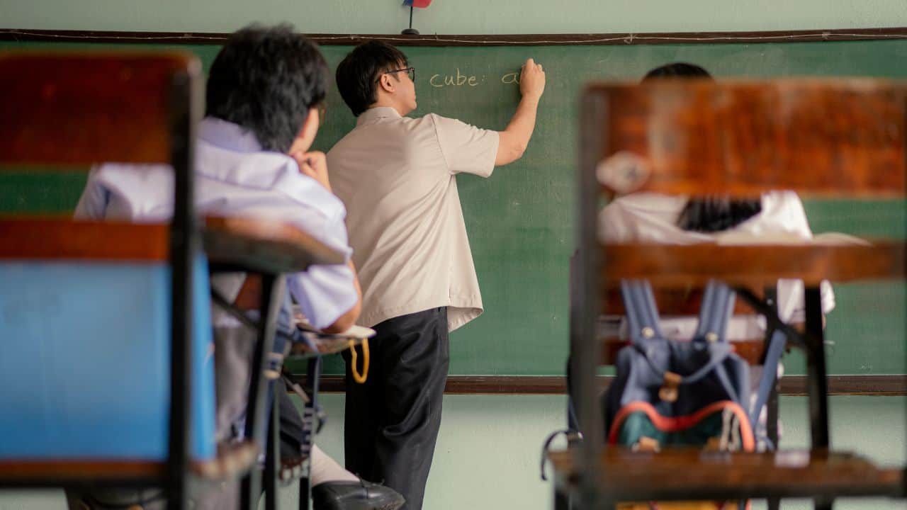 8 Tips Meningkatan Keterampilan Menulis Buku untuk Guru