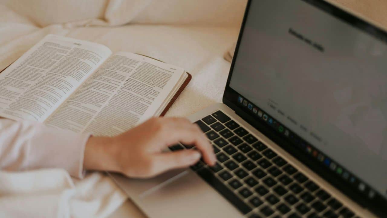 Cara Mengubah Pengalaman Pribadi Jadi Buku yang Menarik, Layak Terbit dengan Proses Cepat