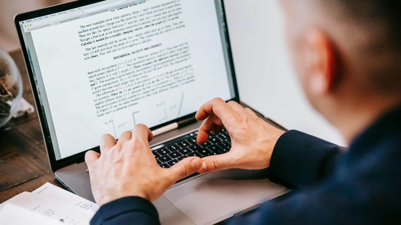 Tips yang Bisa Mempermudah Menulis Buku Ajar, Dosen Baru Wajib Tahu Ini