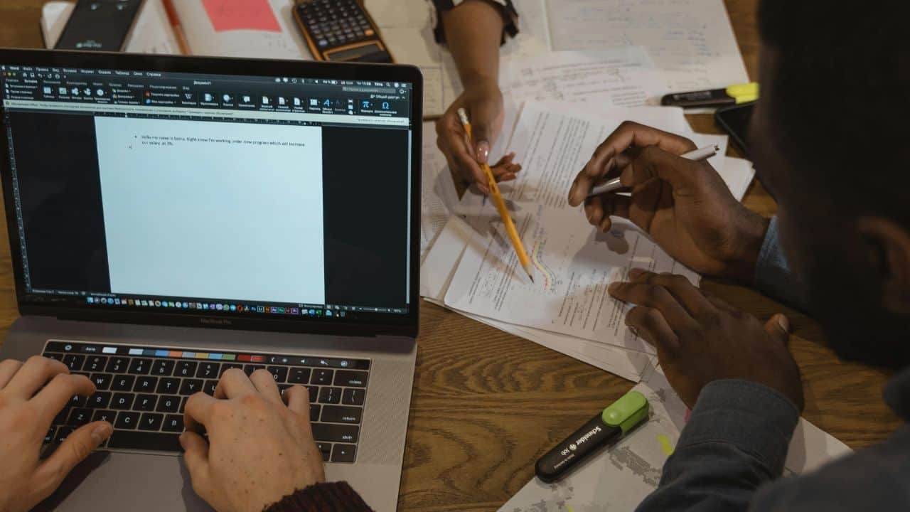 Tips yang Bisa Mempermudah Menulis Buku Ajar, Dosen Baru Wajib Tahu Ini