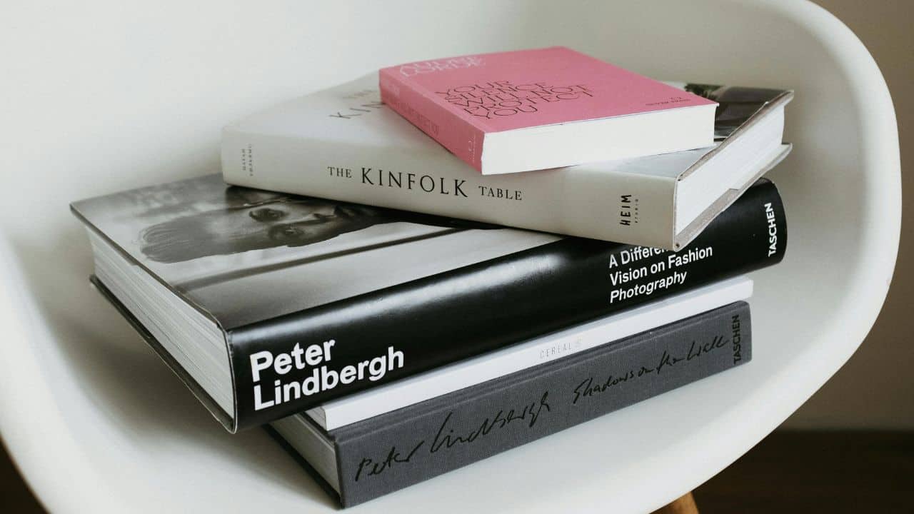 3 Jenis Kertas untuk Cover Buku yang Biasa Penulis Gunakan