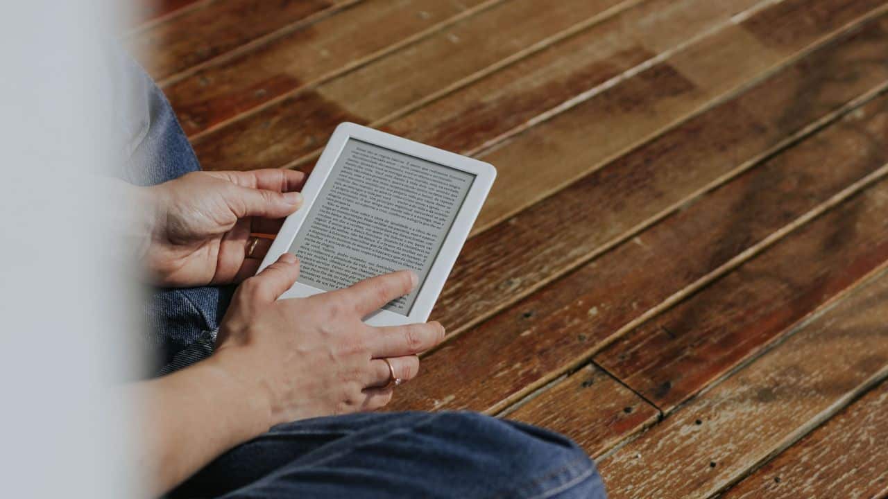 Mengenal Buku Digital Definisi, Jenis, Fungsi, dan Alasan Memilihnya