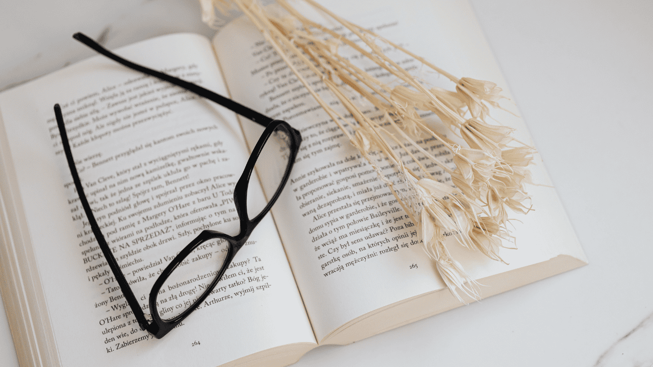 Mengenal Unsur-Unsur yang Harus Ada di Resensi Buku