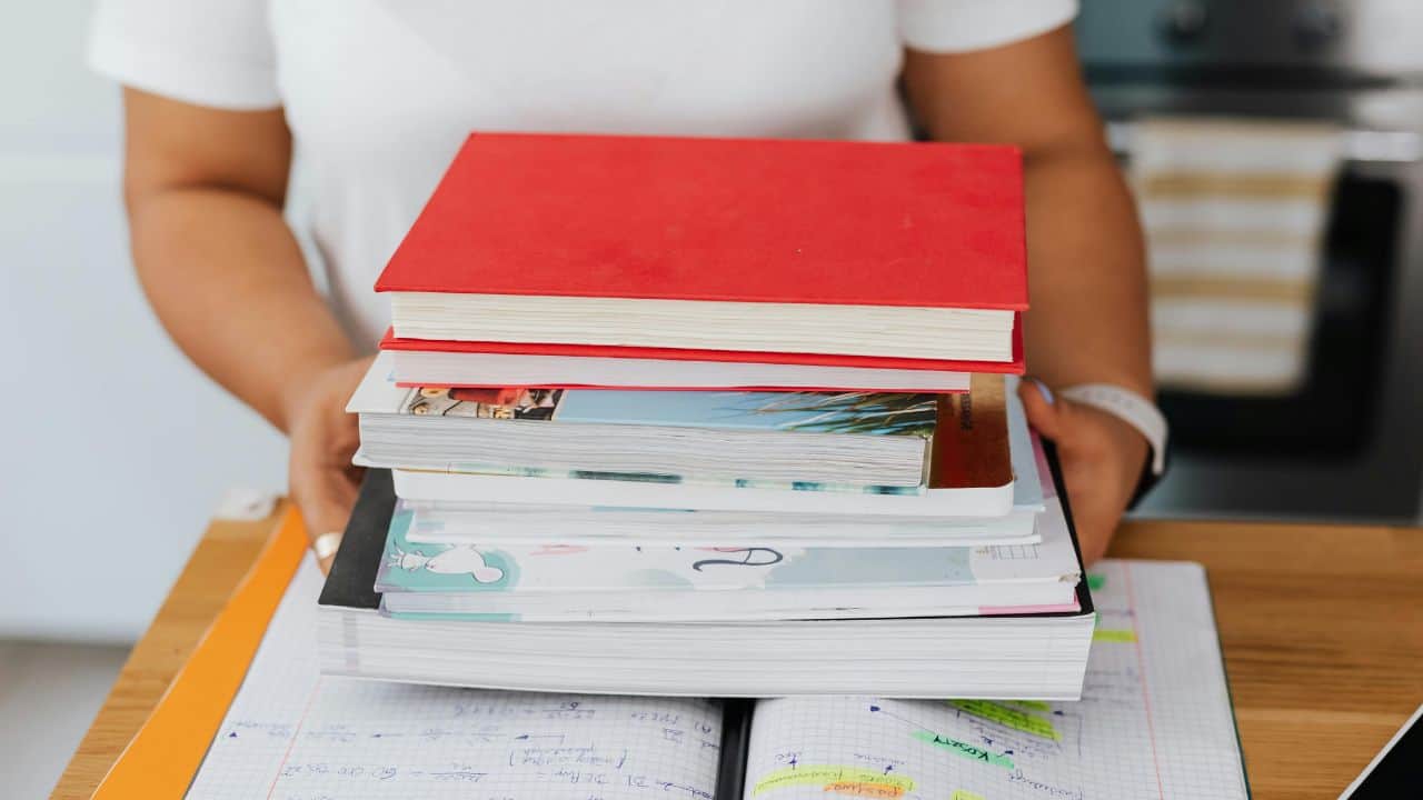 Perbandingan Paket & Estimasi Biaya Penerbitan Buku di Penerbit Detak Pustaka