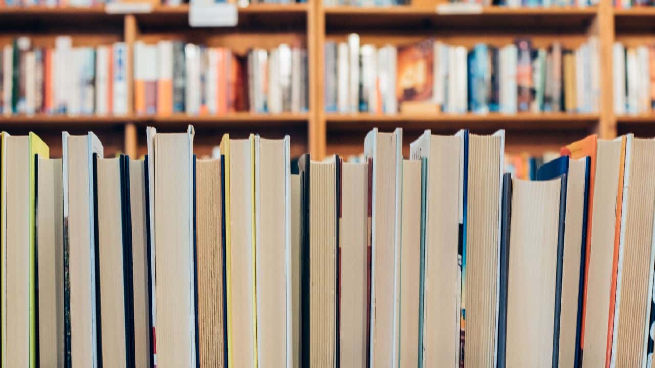 Cara Menghindari Stok Buku Menumpuk untuk Penulis Pemula Setelah Buku Terbit