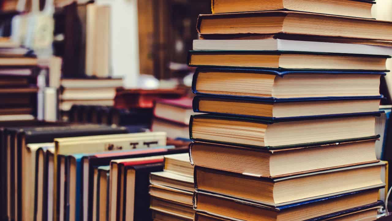 Cara Menghindari Stok Buku Menumpuk untuk Penulis Pemula Setelah Buku Terbit
