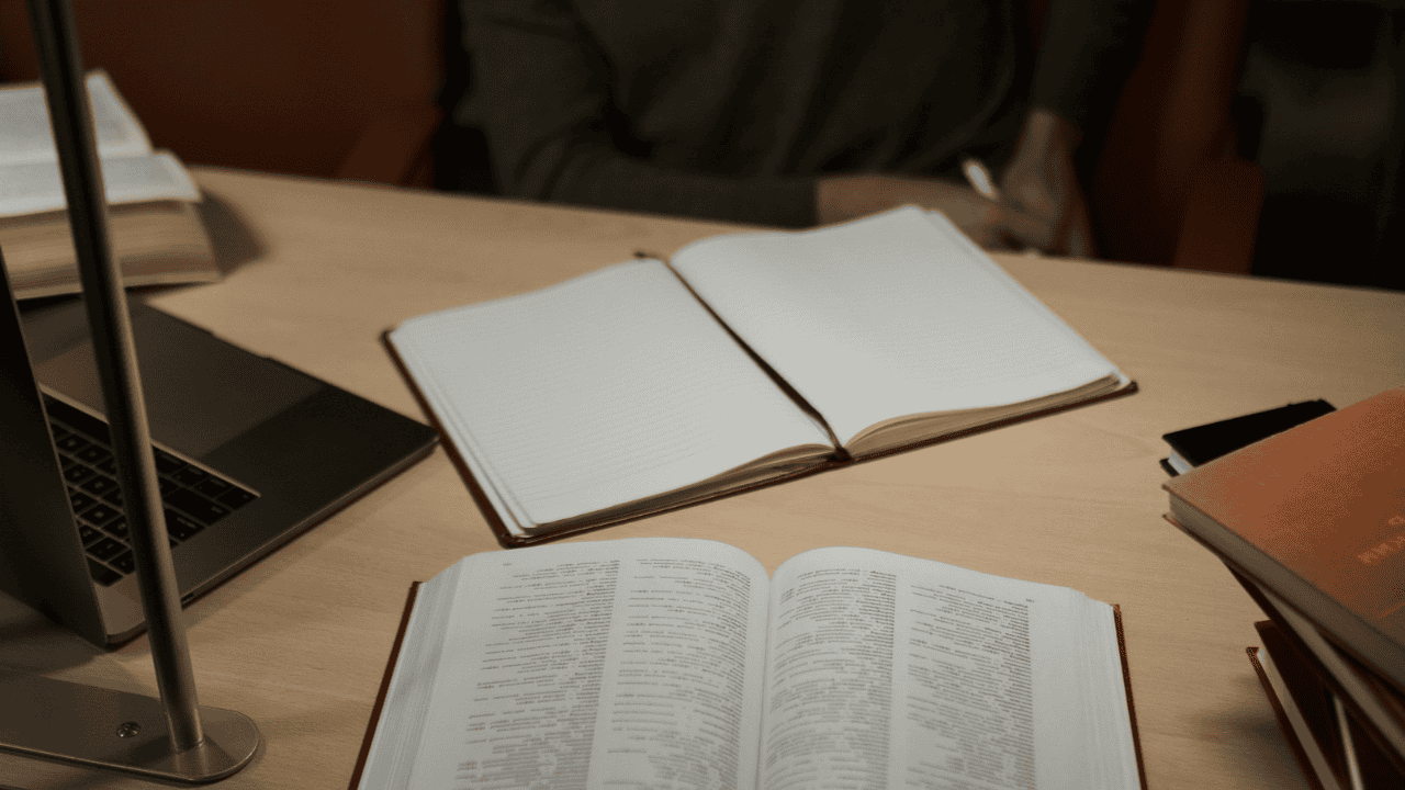 Tantangan Menulis Novel yang Harus Penulis Hadapi
